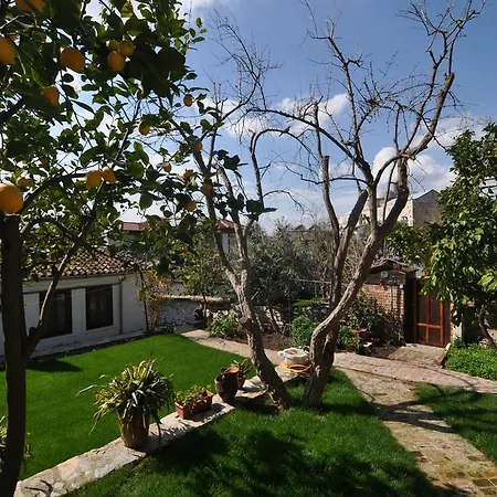 فيلة Goldsmith House